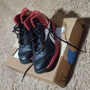 Men's red Reebok vibe tech size 6